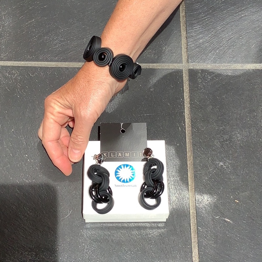 Museum shop Artist piece bracelet and earrings set